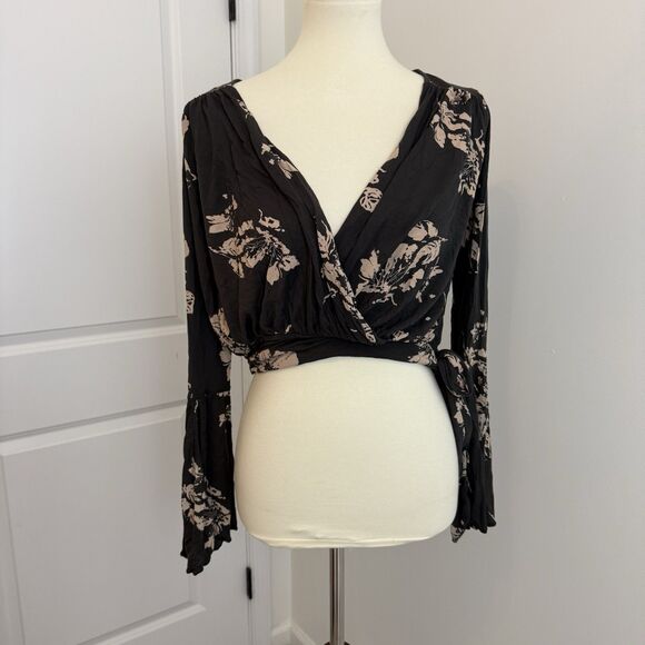 Free People Women's Fiona Floral Boho Black Wrap Blouse Size XS Bell Sleeve - Picture 1 of 10